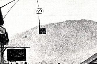 Storgaten i Lillehammer 1860. Kjøpmann Larsens gård til høyre *)